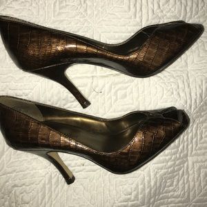 Anne Klein size 6 bronze/brown